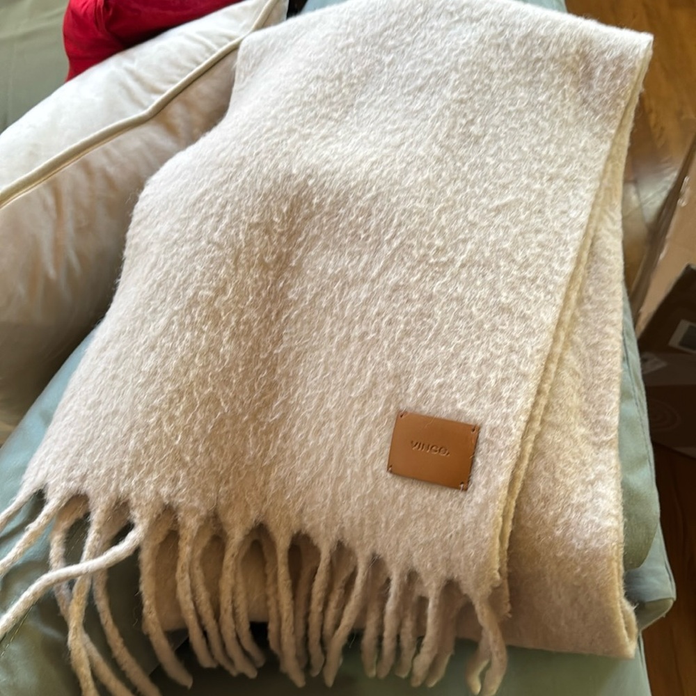 Vince wool scarf